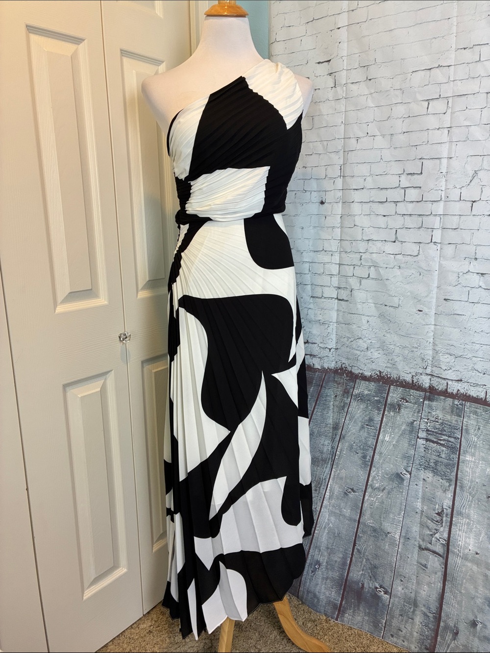 Nicole Miller One Shoulder Abstract Black & White Maxi Dress Asymmetrical Hem 6